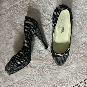 👠 CHANEL Patterned Heels/Pumps